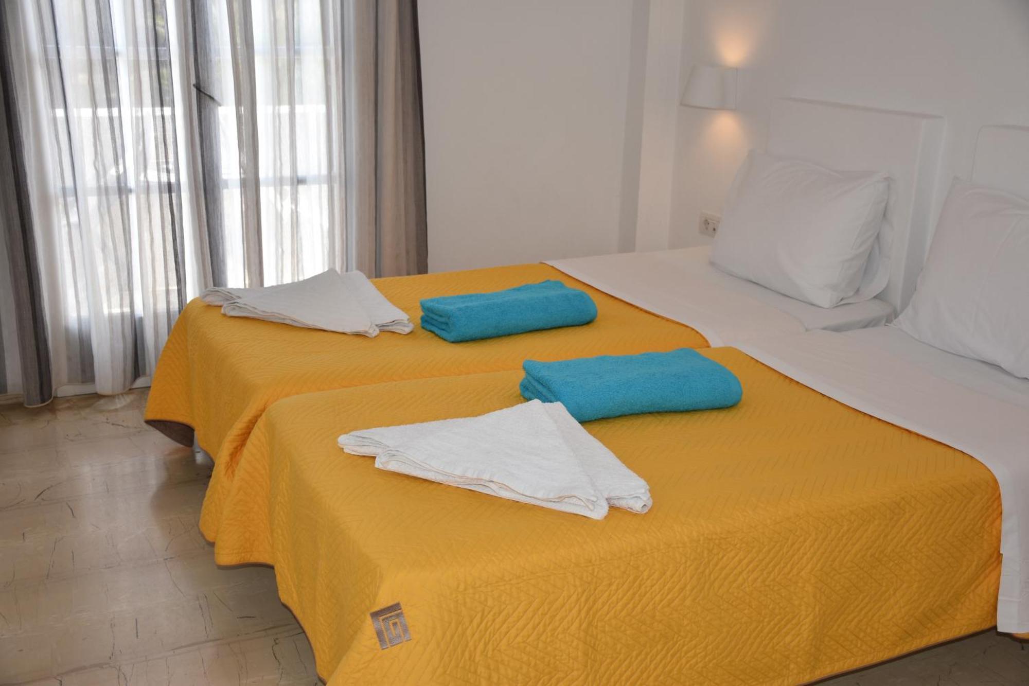 Arion Bay Hotel Santorini Kamari  Bilik gambar